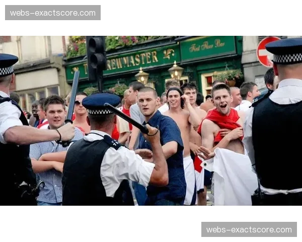 评论：球场安全与球迷体验，如何取得平衡？